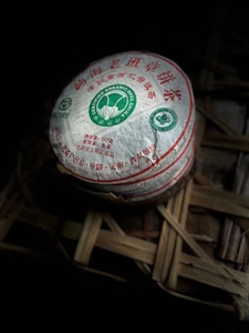 2005年天茗茶厂老班章有机茶 云南普洱老生茶 七子饼茶 357克包邮