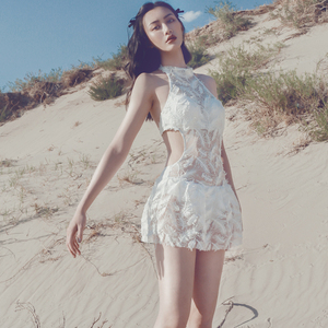 韩国新品连体裙式羽毛比基尼白色泳衣女小胸聚拢显瘦遮肚温泉海边