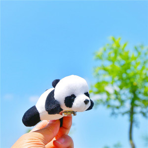 INS小熊猫胸针卡通趴在你身上的可爱毛绒熊猫配饰包包挂件玩具