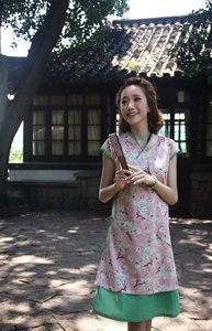 斜阳巷里 愿随夫子天台上 闲与仙人扫落花 原创侍女领系带连衣裙