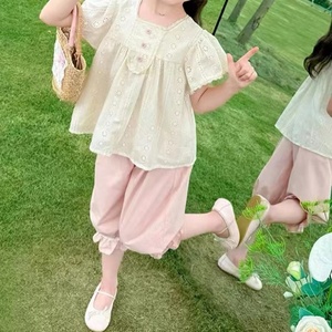 A691女童夏季新款洋气镂空蕾丝娃娃衫上衣时髦花边束脚裤两件套潮