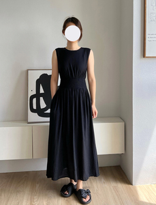 澳洲单无标 赫本式典雅无袖 黑色连衣裙通勤圆领高腰