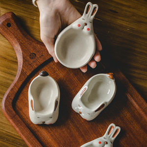 可爱兔子陶瓷蘸料碟创意家用筷子架勺托调料碟日式酱油碟个性礼物