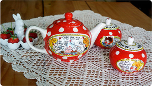 HLZ086蜜源小铺荷兰系列陶瓷1.5L大茶壶经典红波点 可爱阳光买它