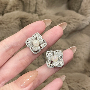 FRIDAY JEWELRY定制款珍珠法式轻奢复古气质花朵耳环耳钉耳饰银针