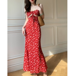 苏苏家 2024夏季新款法式优雅茶歇裙蕾丝拼接红色碎花吊带连衣裙