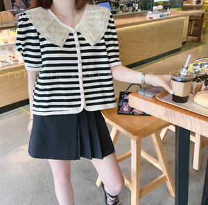 兔美善韩国代购女装 22夏季新 柔美蕾丝娃娃领条纹减龄针织上衣