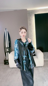 【若楠服饰】新中式V领显瘦绵羊皮女装外套-HD2410