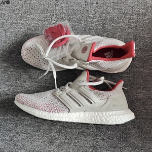 42.5码 Adidas UltraBOOST 男子中秋团圆限定缓震跑步鞋 EF2024