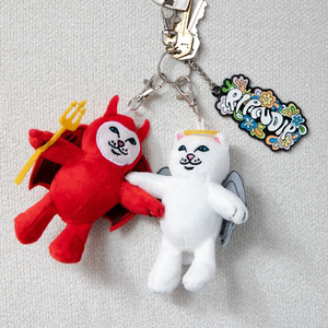 酱狗只卖正品 RIPNDIP LORD NERMAL KEYCHAIN 中指猫 玩偶 钥匙扣