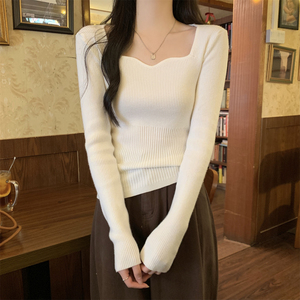 低领打底衫女早春高级感修身独特别致漂亮白色内搭毛衣方领针织衫