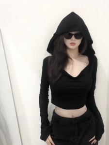 暗黑女巫 连帽荡领上衣春季设计感露脐短款黑色长袖T恤