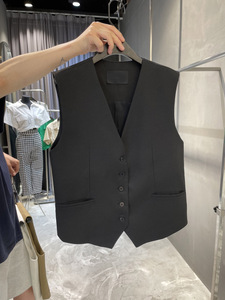 韩国东大门2024夏装新款设计感小众V领系扣无袖马甲背心上衣女潮