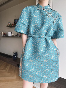 花朵图案刺绣配腰带旗袍连衣裙2024年春季新款中国风蓝色气质短裙