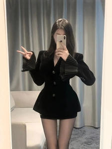 韩剧富家千金时尚套装女春性感收腰紧身黑色丝绒西装包臀裙两件套
