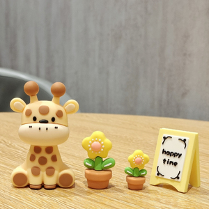 卡通小鹿桌面可爱小摆件治愈系办公室书桌装饰品创意公仔儿童玩具