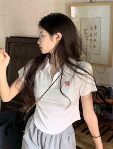 小翻领纯欲风桃子刺绣白色短袖T恤女装2024新款夏季显瘦短款上衣