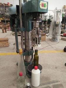 特价促销 橄榄油瓶盖机设备 山茶油 压制铝盖机器 封口机 压塞机