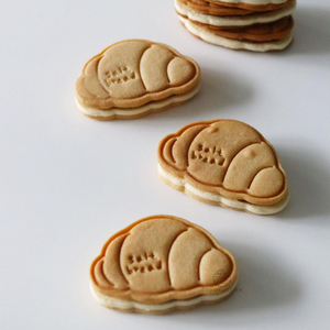 日式可颂造型饼干模创意牛角包曲奇烘焙手压模草莓饼挞辅助工具