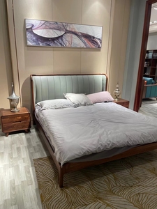 品牌北美黑胡桃实木真皮1.8和1.5米卧室床现代简约北欧原木软包床