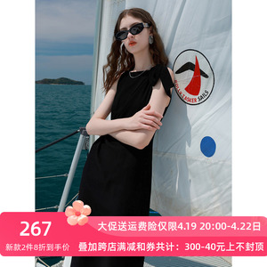 三彩ibudu2024夏季新款设计感度假小黑裙无袖收腰连衣裙中长女