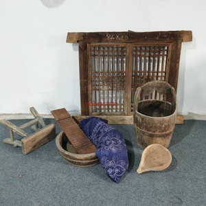 7080年代农村民俗老物件木桶洗衣木盆水瓢实木小板凳木窗怀旧摆件