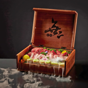 网红日式寿司特色火锅韩式烤肉店干冰带盖冒烟意境菜创意木盒餐具