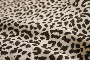 日本原版进口复古豹纹图案印花亲肤纯亚麻面料设计师西装服装布料