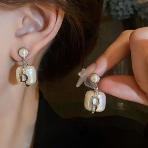 925银针新款镶钻字母珍珠方块耳环几何简约气质高级感耳钉耳饰女