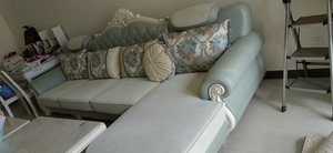 出一套全友科技布带布艺的欧式沙发，成色九成新，长3.6米x妃