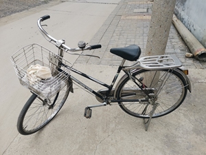 日本二手自行车，燕牌自行车，黑双斜，18-8，把盖，货架，三