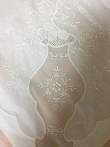 进口亚麻拼玻璃纱 纯手工绣花床盖 也可做窗帘 尺寸240X2