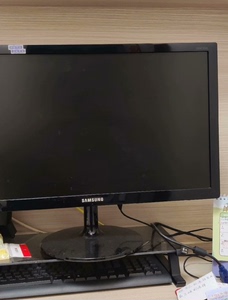 三星电脑显示屏 s24c350L，自用一手购于京东。电源线信