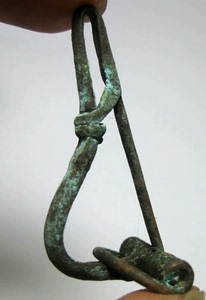 古罗马铜器，古罗马胸针*品相完整*绿锈(3.5cm4.2g)