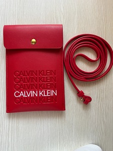 Calvinklein女士手机包，很漂亮的颜色哦，全新的，有