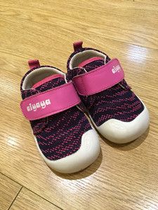爱伢芽aiyaya春秋魔术贴童鞋宝宝学步鞋很好穿的一款宝宝鞋