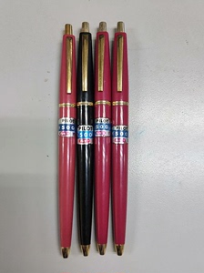 百乐圆珠笔，笔身粉，黑，红三色可选，日本产，笔芯无油需要更换