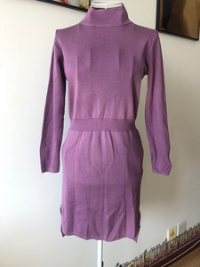 全新秋冬长款收腰高领前短后长紫色针织连衣裙全新，尺码匀码，颜