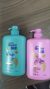 出飘柔洗发水和护发素，品牌是Rejoice，款式为2合1洗发