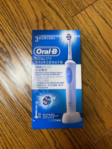 OralB/欧乐B亮杰型电动牙刷D12德国精工旋转小圆头软毛