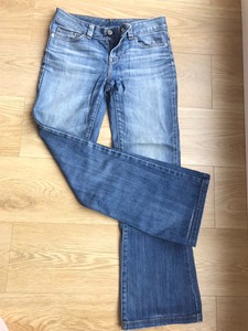 VERO  mode深蓝色中腰微喇牛仔裤，经典不流逝，95新