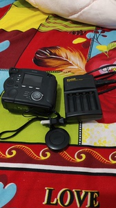 KODAK柯达品牌 老数码相机一个，不知道好坏没电池，配件: