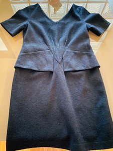 MaxMara 黑色羊毛裙，裙长86厘米，冬天搭配长统靴长短