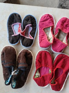 農村一線收到媽媽手工做的千層底小布鞋四雙。小寶貝學走路一至兩