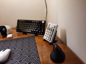 机械键盘支架 方便您摆放您的键盘 让桌面更加清爽 有大小两种