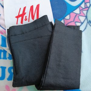 全新吊牌HM有原袋子 极细珠光黑色弹力仔裤26码。适合26码