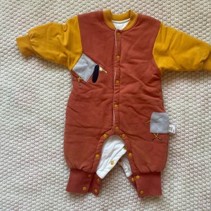婴格朗迪连体衣，66码，比较厚，非常新，耐脏颜色，男女宝均可