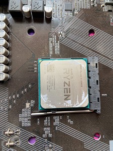 AMD锐龙R5 1500X CPU 送散热器，网吧拆机。