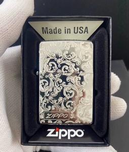 Zippo/之宝打火机  Zippo纯铜白冰唐草拿手上有坠手