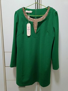 全新绿色带光片连衣裙，春秋款，胸围100以内，衣长86左右，